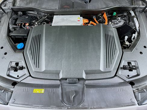 Used 2019 Audi e-tron Prestige w/ Prestige Package image 30