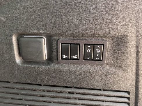 Used 2023 Chevrolet Suburban Premier AWD/4WD image 48