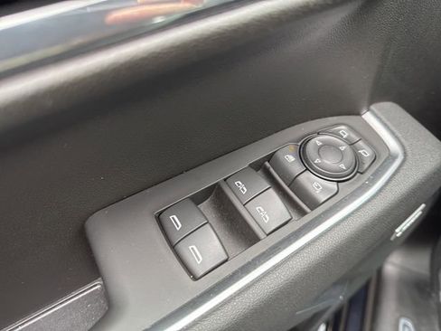 Used 2025 GMC Sierra 1500 SLT w/ SLT Premium Plus Package image 11