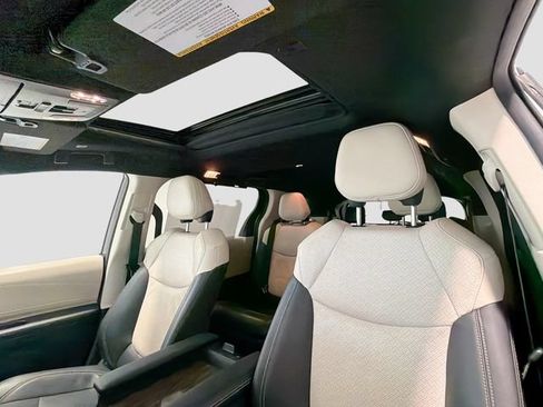Used 2025 Toyota Sienna Limited AWD/4WD image 18