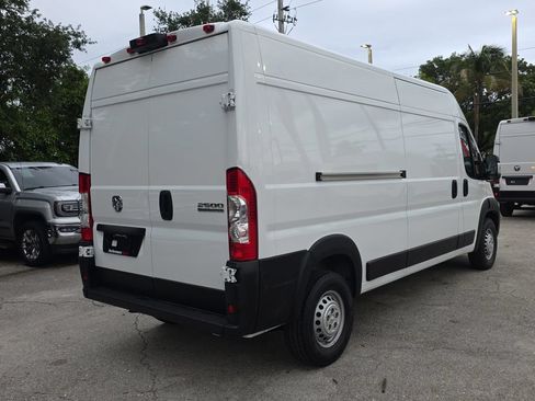 Used 2025 RAM ProMaster 2500 w/ Convenience Group FWD image 9