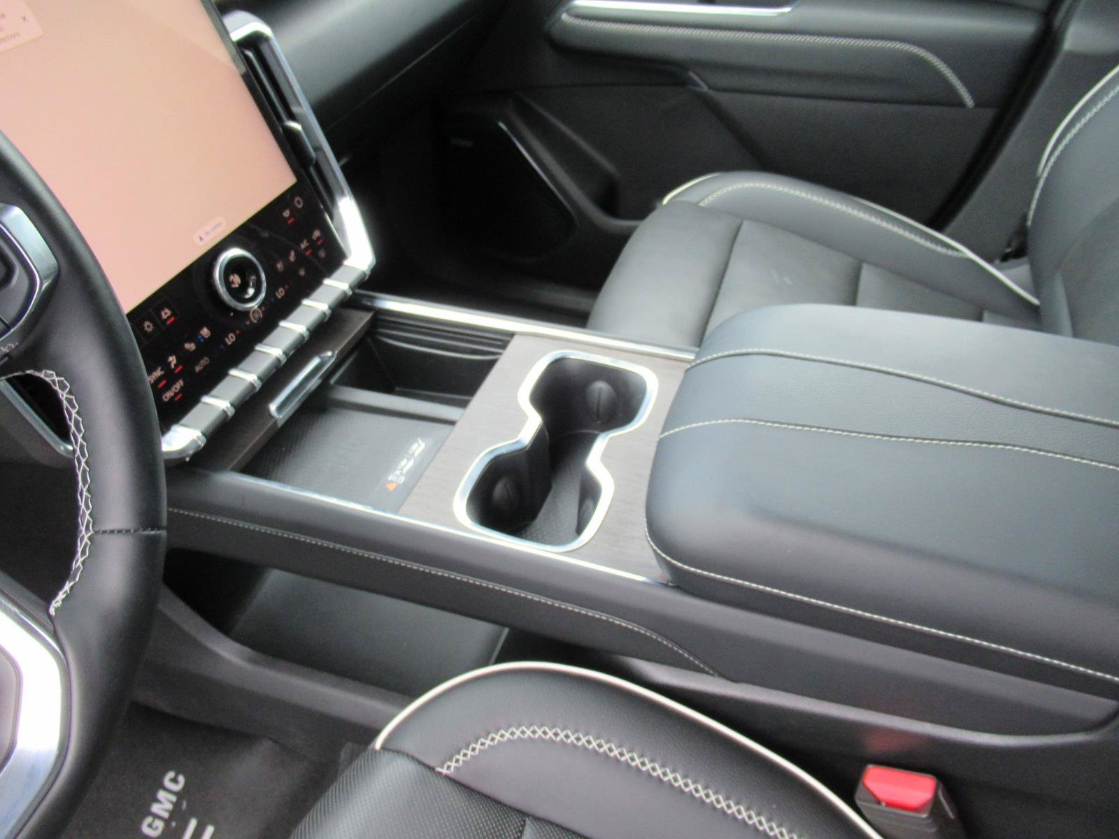 Used 2025 GMC Acadia Denali FWD image 16