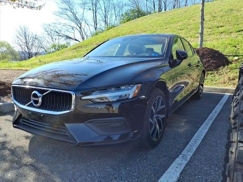 Used 2020 Volvo S60 T5 Momentum image 4
