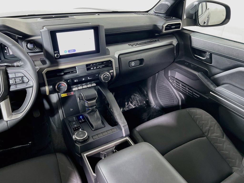 Certified 2025 Toyota Tacoma SR5 AWD/4WD image 20