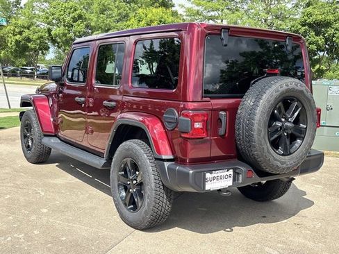 Used 2022 Jeep Wrangler Unlimited Sahara AWD/4WD image 8