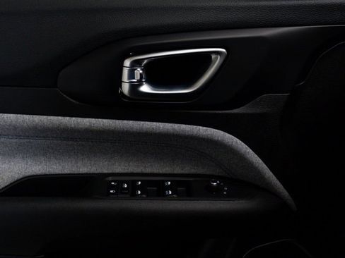 Certified 2025 Jeep Compass Sport image 10