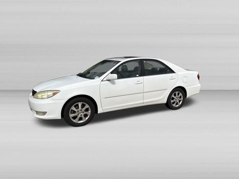 Used 2005 Toyota Camry XLE w/ VSC & Side Airbag Pkg FWD image 10
