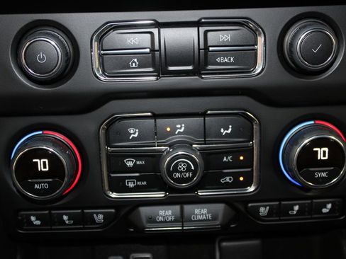 Used 2024 Chevrolet Suburban Premier AWD/4WD image 53
