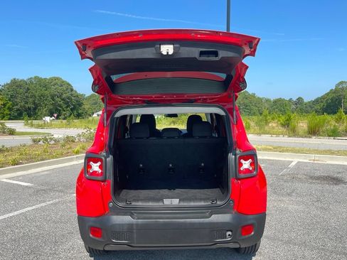 Certified 2022 Jeep Renegade Sport AWD/4WD image 35