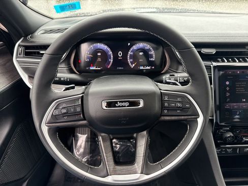 Certified 2024 Jeep Grand Cherokee Limited image 10