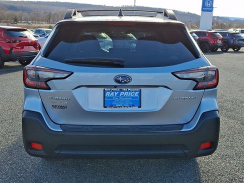 Used 2023 Subaru Outback Premium image 5