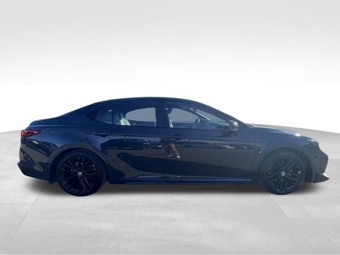 Used 2025 Toyota Camry SE image 11