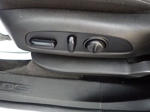 Used 2019 Chevrolet Equinox LS w/ LS Convenience Package image 19