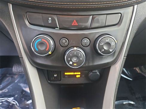 Used 2020 Chevrolet Trax LT w/ LT Convenience Package image 18