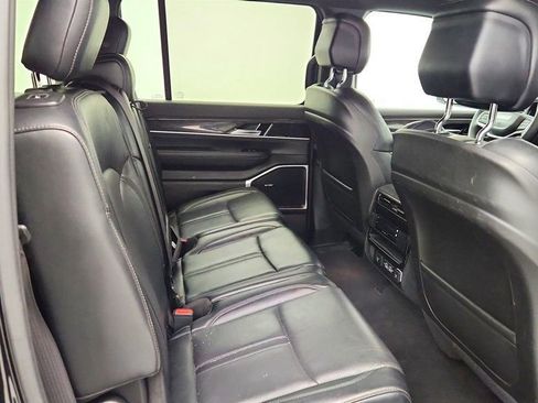 Used 2022 Jeep Wagoneer Series II AWD/4WD image 24