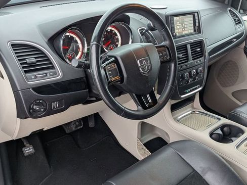 Used 2018 Dodge Grand Caravan SXT image 9
