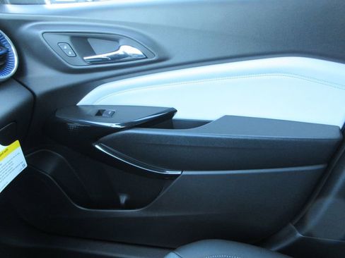 New 2026 Chevrolet Trax LT w/ LPO, Blackout Package image 32