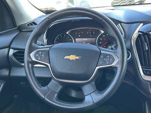 Used 2021 Chevrolet Traverse LT image 8