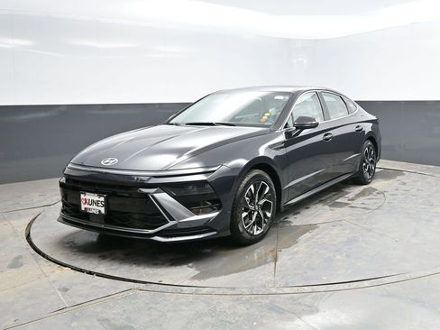 Used 2025 Hyundai Sonata SEL FWD image 4