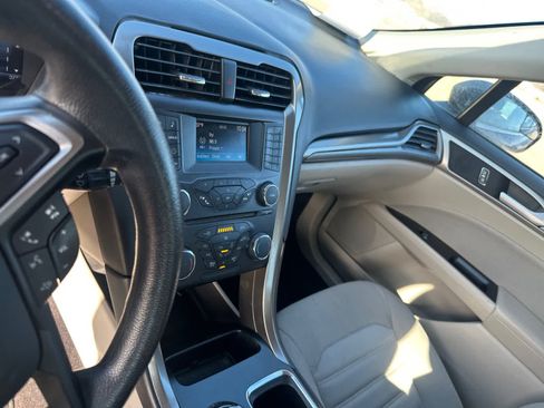 Certified 2017 Ford Fusion SE image 12