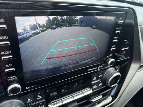 Used 2020 Toyota Highlander XLE FWD image 27