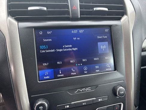 Used 2019 Ford Fusion SE FWD image 21