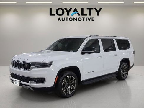 Used 2024 Jeep Wagoneer L Series II w/ Flexible Seating Group image 1