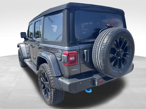 Used 2022 Jeep Wrangler Unlimited Sahara w/ Cold Weather Group AWD/4WD image 16