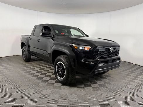 Used 2024 Toyota Tacoma TRD Off-Road w/ TRD Off Road Premium Package AWD/4WD image 5