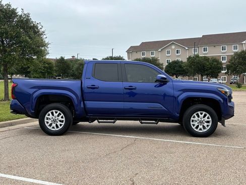 Used 2025 Toyota Tacoma SR5 AWD/4WD image 5