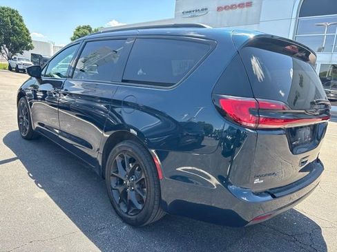Used 2023 Chrysler Pacifica Touring-L w/ S Appearance Package AWD/4WD image 8