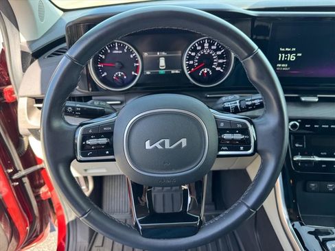 Used 2024 Kia Carnival EX FWD image 22