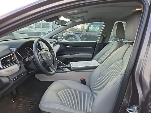 Used 2024 Toyota Camry SE image 15