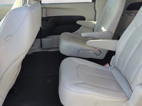 Used 2021 Chrysler Voyager Lxi image 22