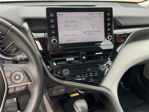 Used 2022 Toyota Camry XLE image 15