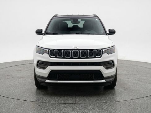 Used 2025 Jeep Compass Limited AWD/4WD image 2