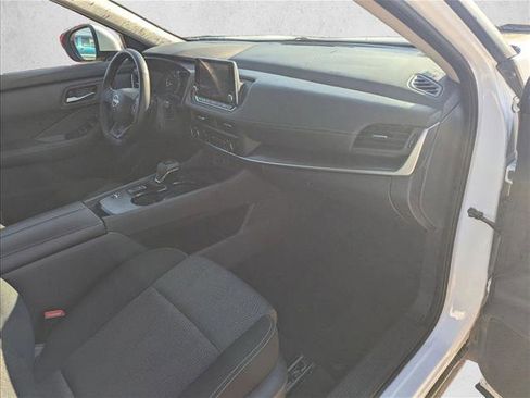 Used 2025 Nissan Rogue SV image 21