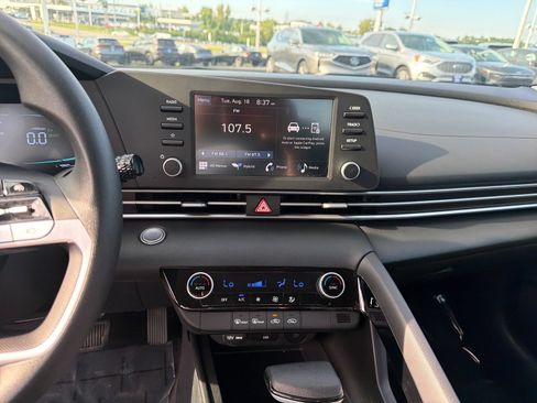 Used 2026 Hyundai Elantra Hybrid FWD image 19
