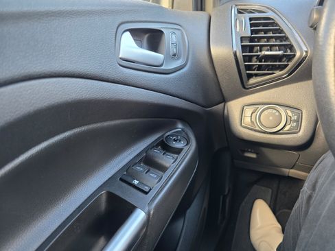 Used 2018 Ford Escape SEL image 16