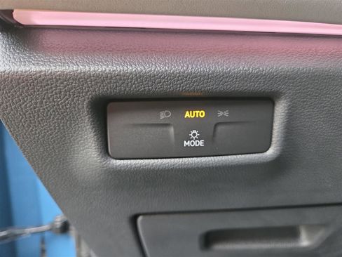 New 2025 Volkswagen Tiguan SE R-Line image 23