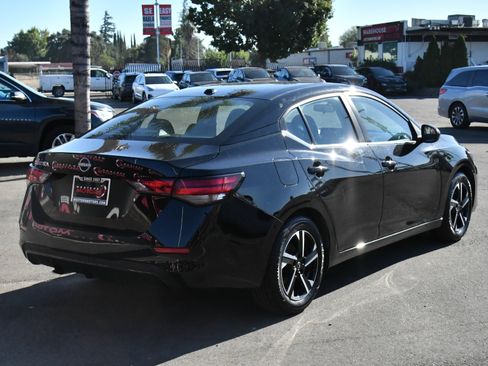 Used 2025 Nissan Sentra SV FWD image 8