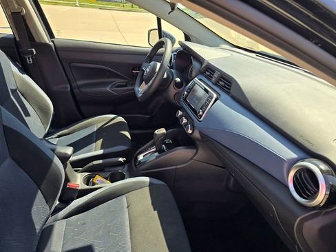 Used 2025 Nissan Versa SV FWD image 10
