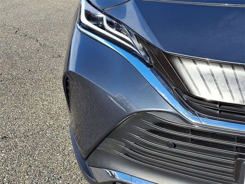 Used 2021 Toyota Venza Limited w/ Carpet Mat Package (TMS) image 10