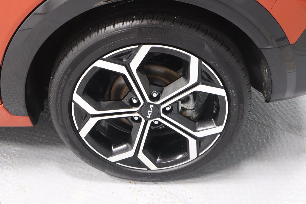 Used 2023 Kia Niro EX Touring FWD image 13
