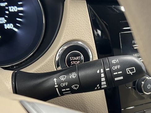 Used 2015 Nissan Rogue SV image 24