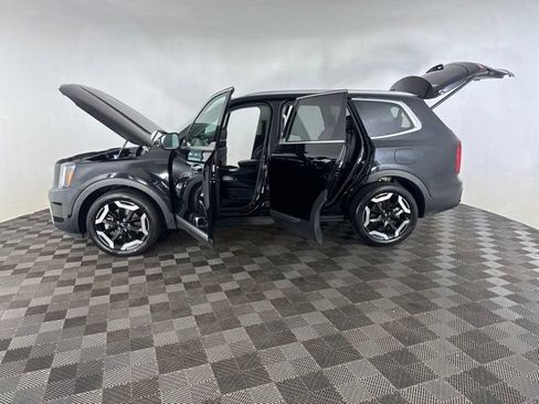 Certified 2025 Kia Telluride S FWD image 11