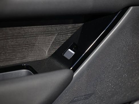 New 2026 Land Rover Range Rover Velar Dynamic SE image 31