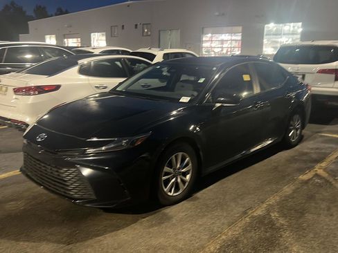 Used 2025 Toyota Camry LE w/ Convenience Package image 1