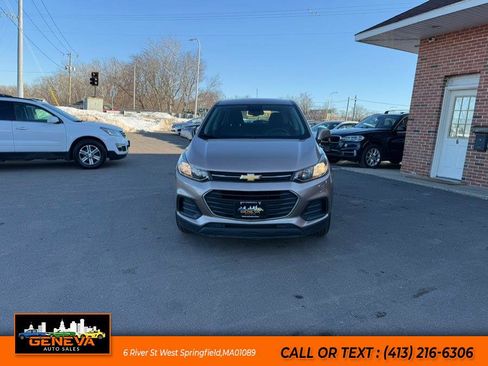 Used 2018 Chevrolet Trax LS image 2