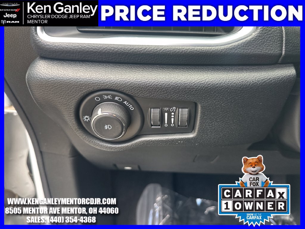 Certified 2025 Chrysler Pacifica Limited FWD image 15